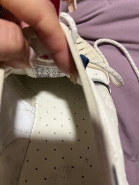 Men's Athletic Shoes - White Low-Top Trainer